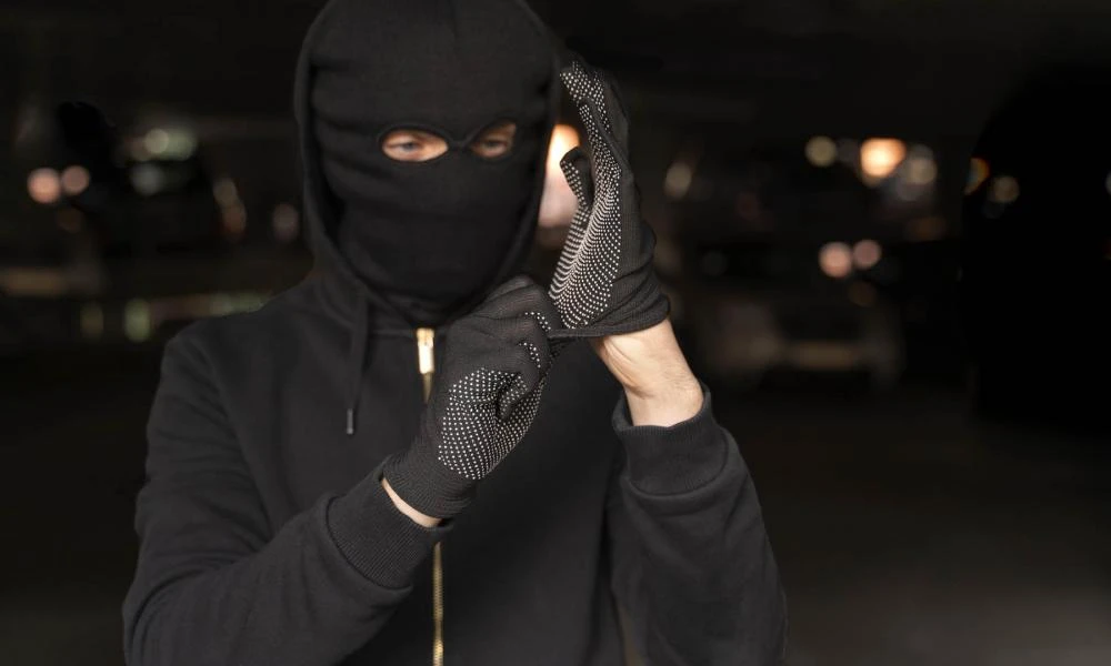 Μεσσηνία: Aνήλικος «ποντικός» διέρρηξε έξι καταστήματα μέσα σε ένα 24ωρο!